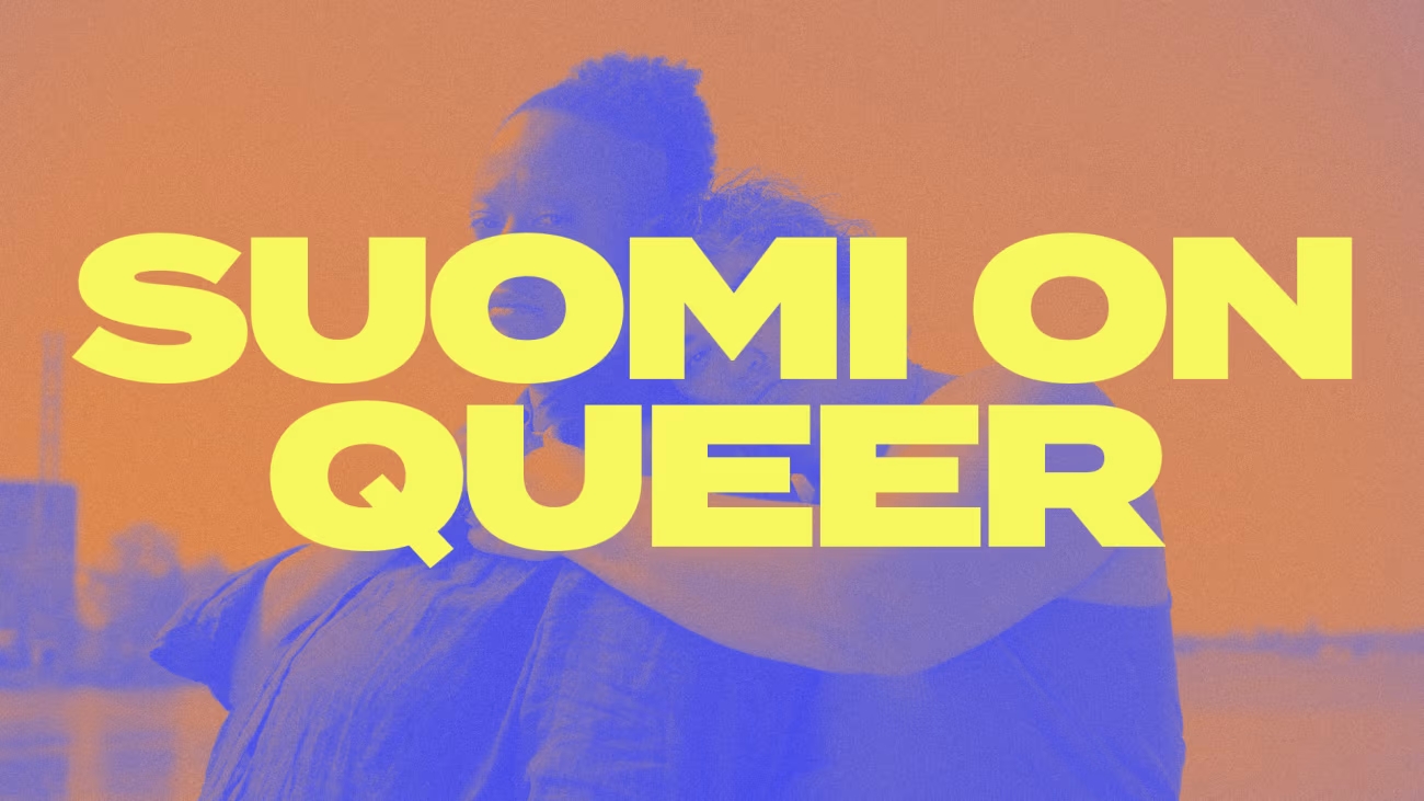 Suomi on queer -logo ja Pehmee-kollektiivin jäseniä oranssiksi ja siniseksi muokatussa kuvassa